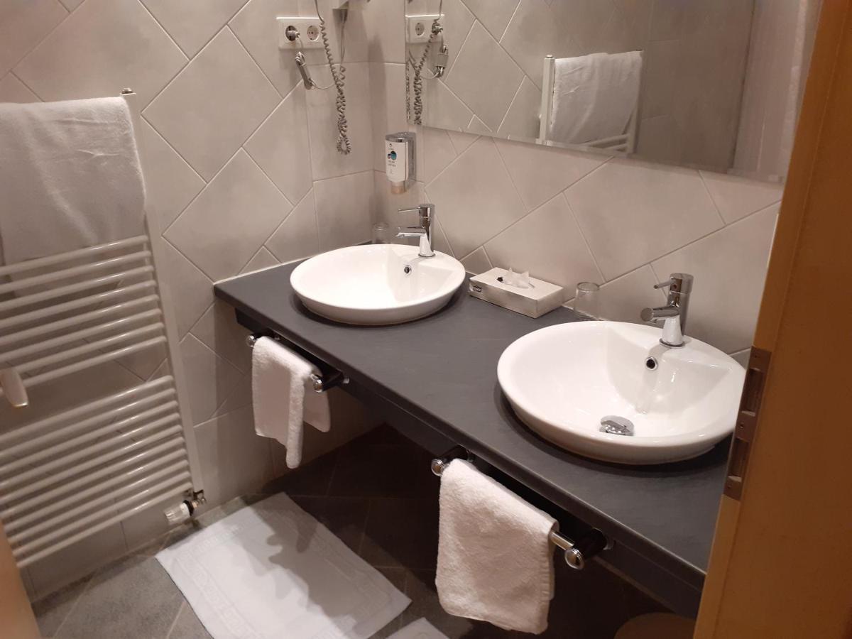 Land-Gut-Hotel Zum Alten Forsthaus - Aufladestation Fuer Elektroautos Hürtgenwald Extérieur photo
