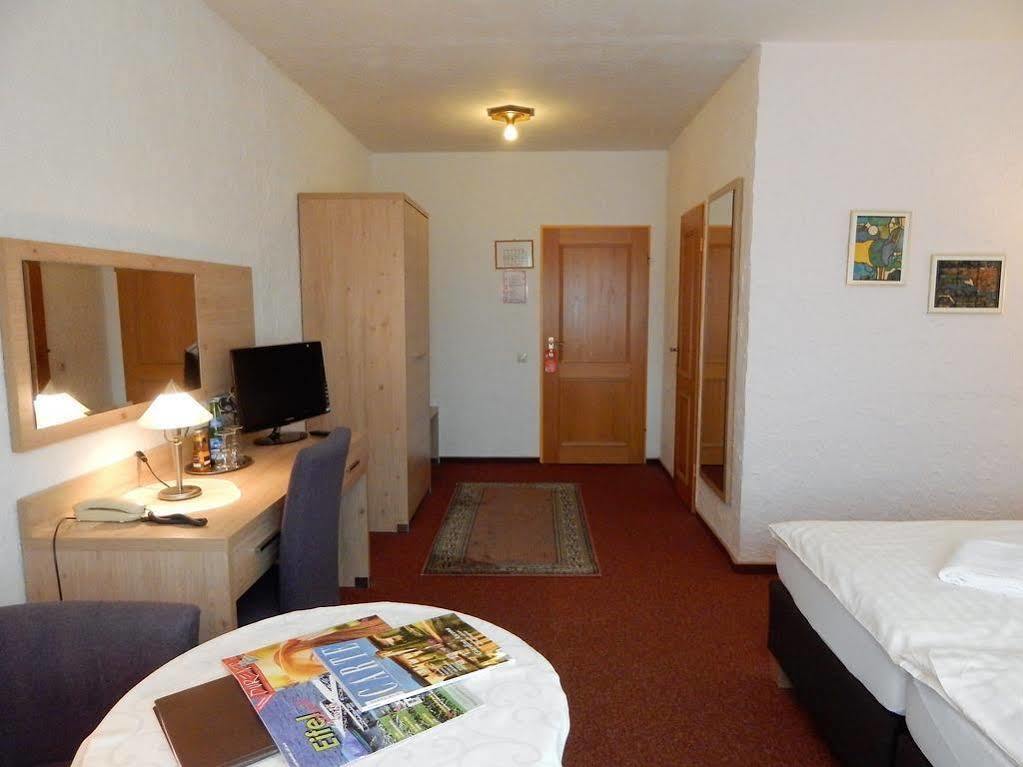 Land-Gut-Hotel Zum Alten Forsthaus - Aufladestation Fuer Elektroautos Hürtgenwald Extérieur photo